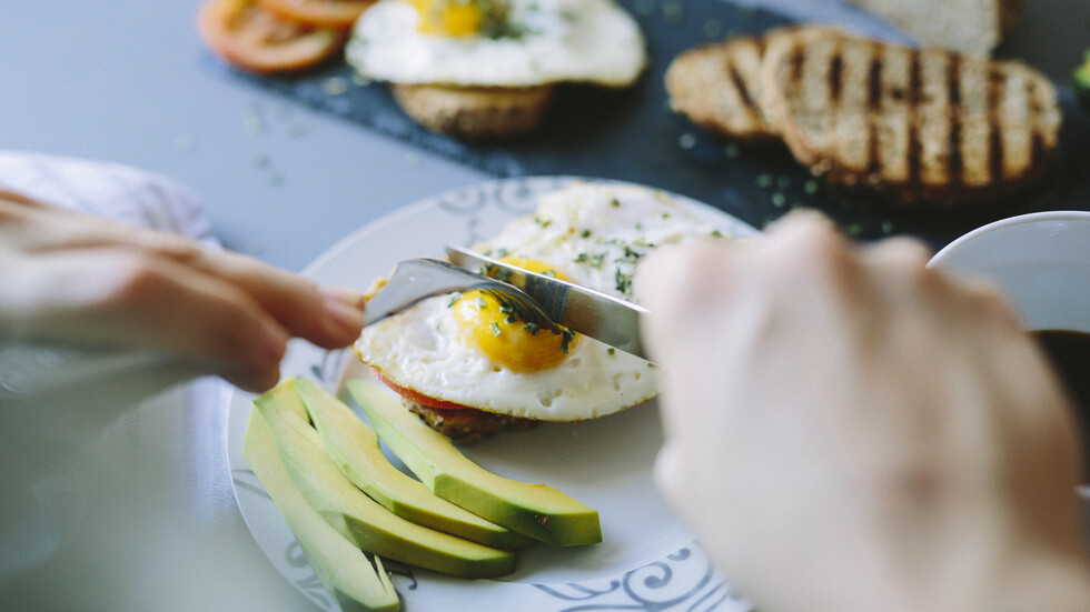 كيف يمكن أن يعزز تناول البيض صحة القلب؟