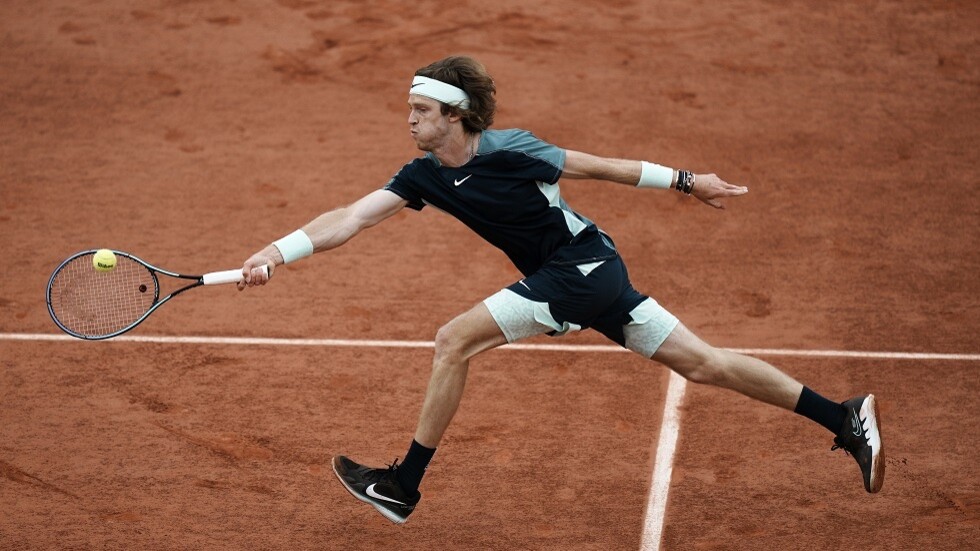 الروسي روبليف يبلغ ثالث أدوار