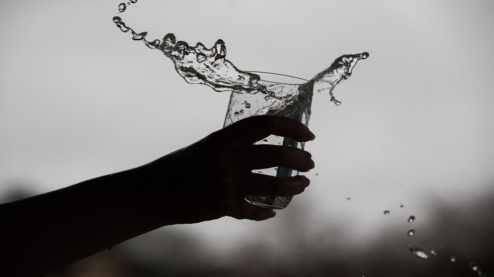 طبيب روسي: رعشة اليدين قد تشير إلى مرض خطير