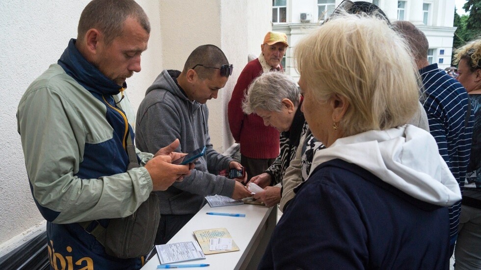 منطقتا خيرسون وزابوروجيه تنتقلان إلى استخدام رمز الهاتف الروسي