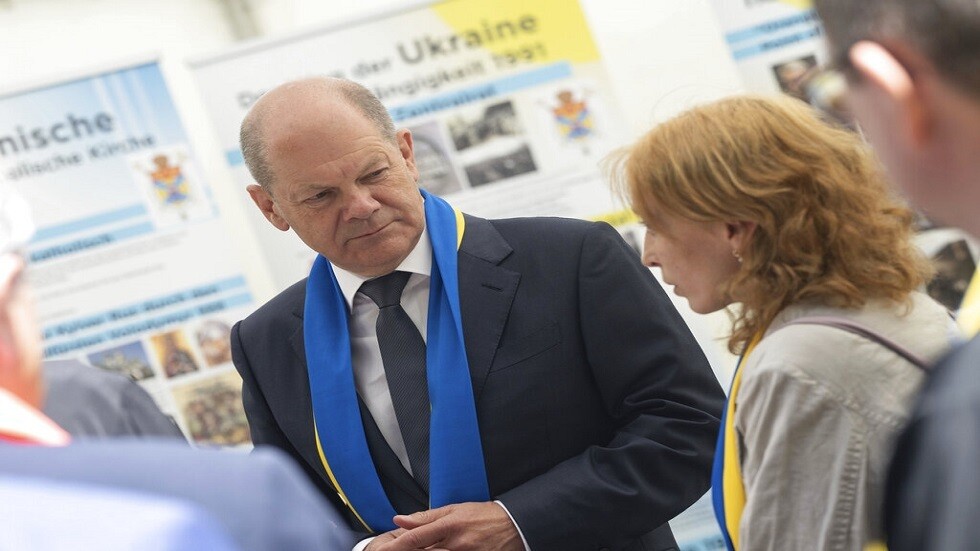 شولتس: من المهم التفكير في الجوانب الأخلاقية لتوريد الأسلحة إلى أوكرانيا