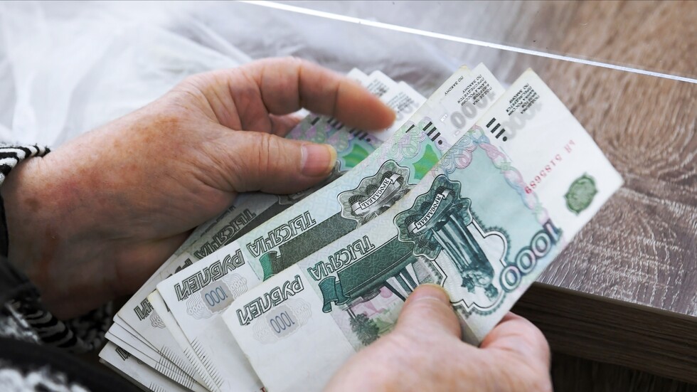 خبراء يكشفون سبب ارتفاع سعر الروبل