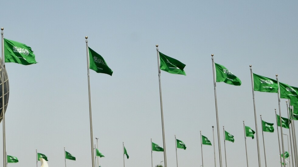 جدل بين أمير سعودي والناشط اليمني علي البخيتي حول "الإلحاد والإساءة للذات الإلهية"