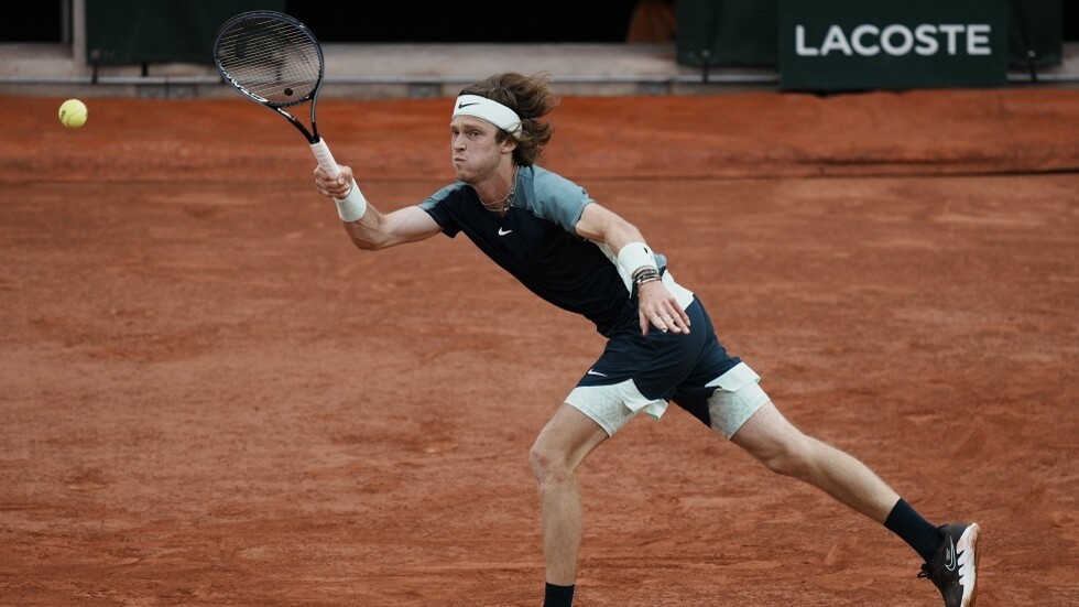 الروسيان روبليف ومدفيديف إلى رابع أدوار 