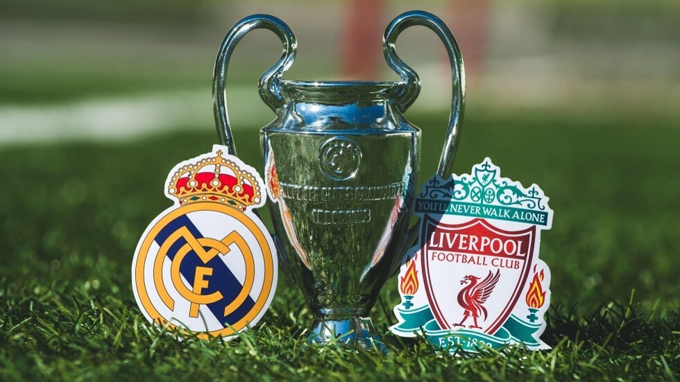 شاهد.. رحلة كأس دوري الأبطال "ذات الأذنين" إلى ملعب فرنسا