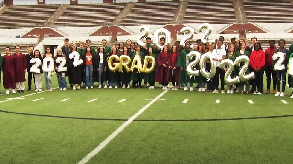 الولايات المتحدة.. 35 مجموعة من التوائم يتخرجون معا في مدارس تكساس (فيديو)