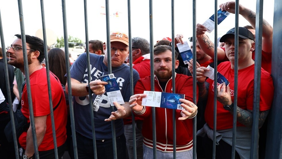 وزير الداخلية الفرنسي يوجه اتهامات لمشجعي ليفربول