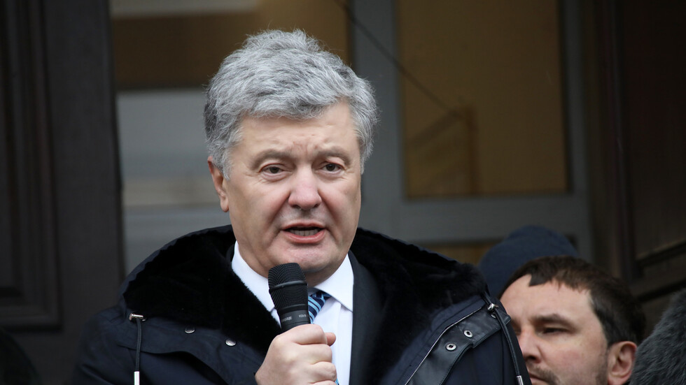 نائب أوكراني سابق: على بوروشنكو أن يطلب من بوتين اللجوء السياسي إلى روسيا