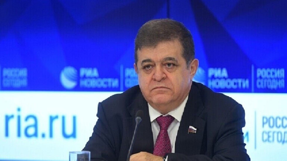 سيناتور روسي: ماكرون وشولتس قلقان بشأن مصير مجرمي الحرب في دونباس