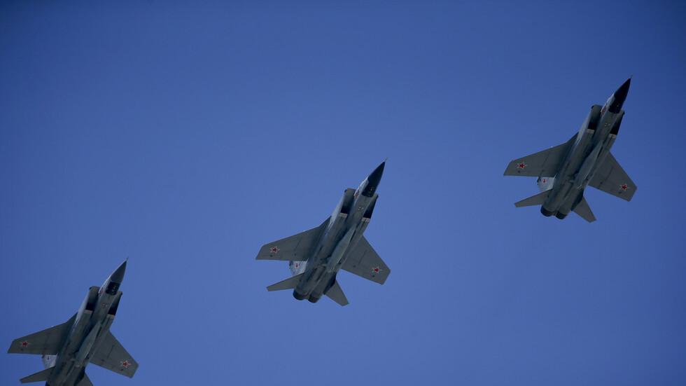 خبراء بريطانيون يحذرون لندن من صاروخ روسي "خارق" لا يمكنها التصدي له في حال اندلاع مواجهة مع موسكو