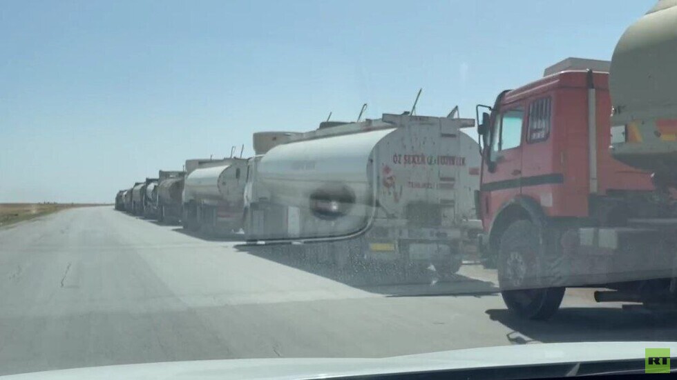 RT ترصد انتظار مئات الصهاريج الخاصة بنقل النفط الخام عند مدخل القامشلي الغربي