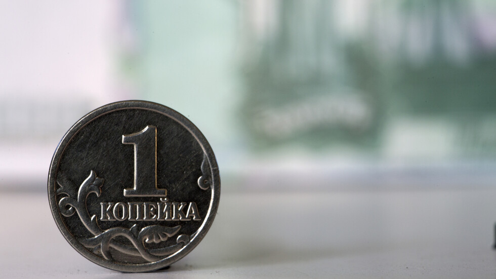 الروبل الروسي يعود للارتفاع أمام الدولار واليورو