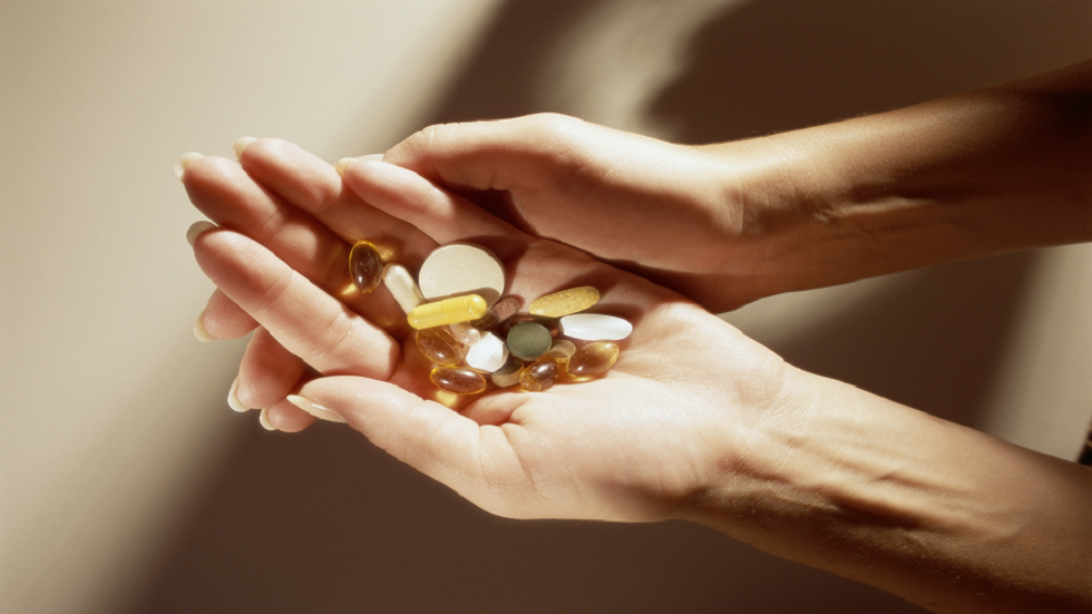 دراسة: ثلاثة مكملات من الفيتامينات ترتبط بزيادة خطر الإصابة بسرطان الرئة!