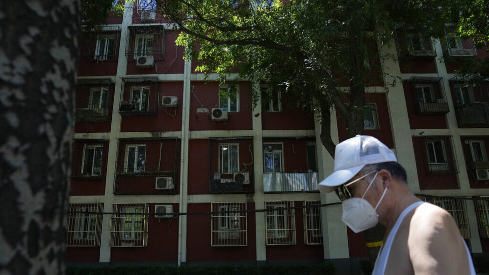 حجر الآلاف في بكين بعد خرق أحد السكان قيود احتواء تفشي كورونا