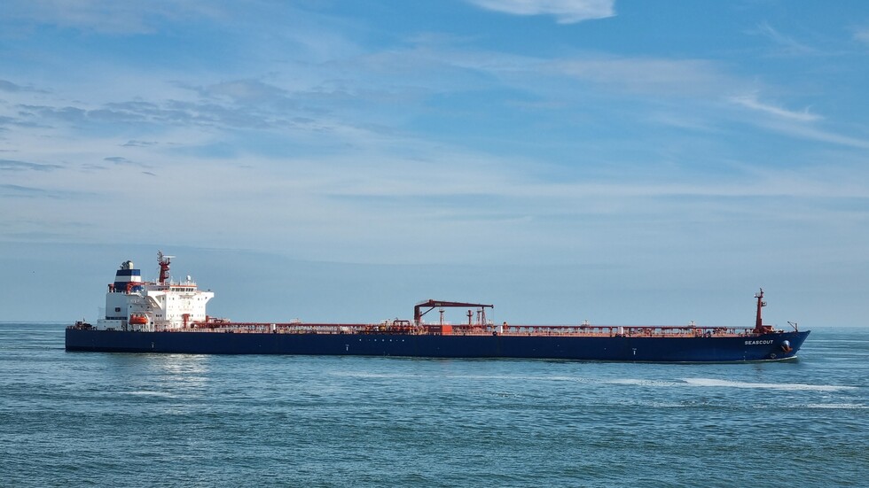 صحيفة: بريطانيا والاتحاد الأوروبي يتفقان على حظر تأمين السفن الناقلة للنفط الروسي