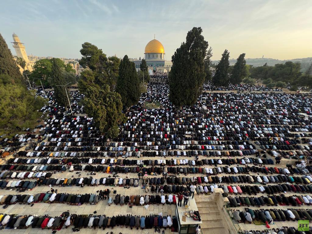 زعماء عرب يؤدون صلاة العيد صحبة آلاف المسلمين.. والأقصى يستقبل 200 ألف مصل (صور)
