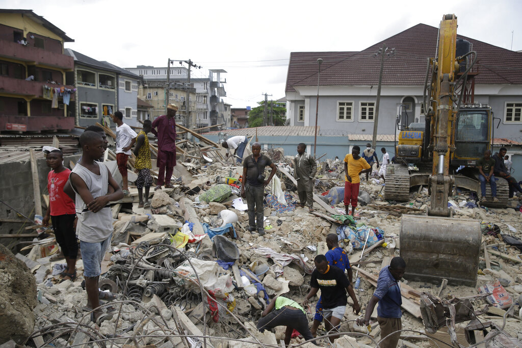 مقتل 5 أشخاص بانهيار مبنى في مدينة لاغوس النيجيرية