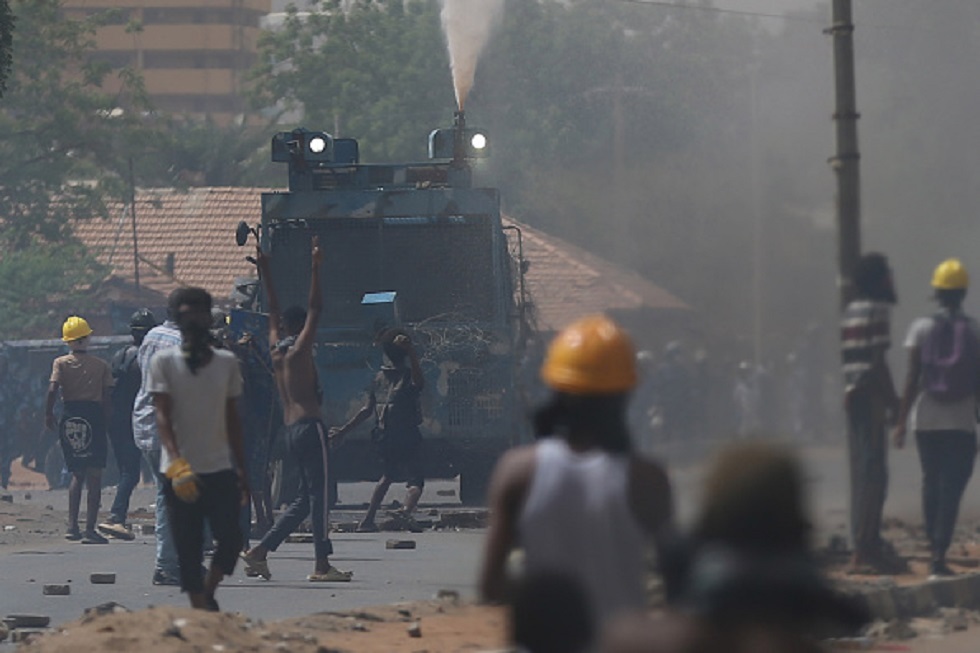 السودان.. مقتل محتج دهسا على يد قوات الأمن في الخرطوم