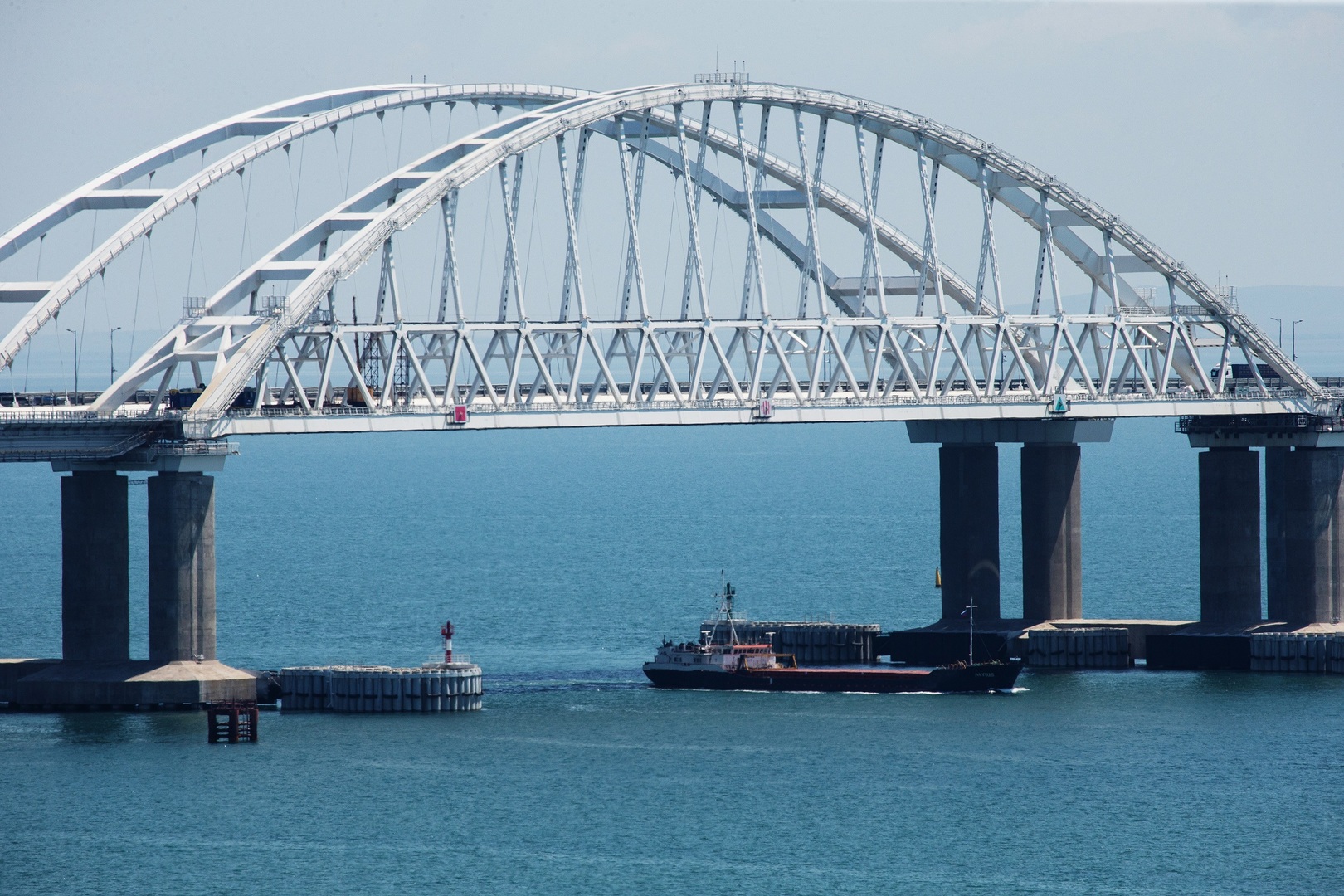 ضابط لاتفي: أوكرانيا تخطط لاستهداف جسر القرم في 9 مايو
