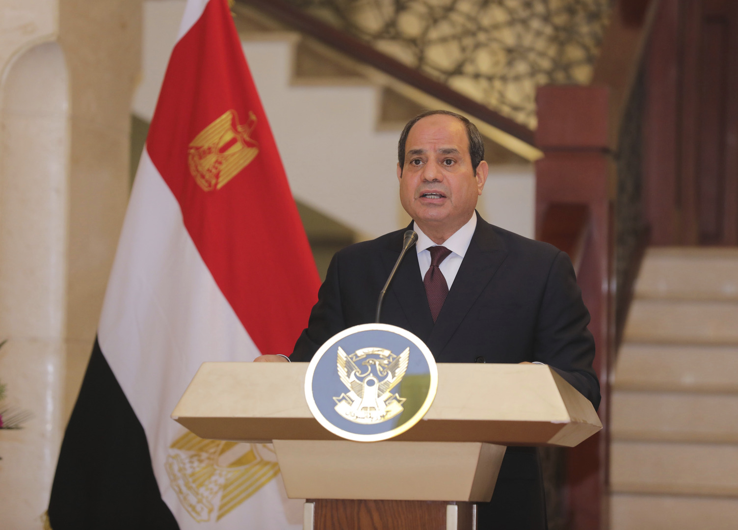 السيسي يترأس اجتماع المجلس الأعلى للقوات المسلحة غداة الهجوم الإرهابي في سيناء