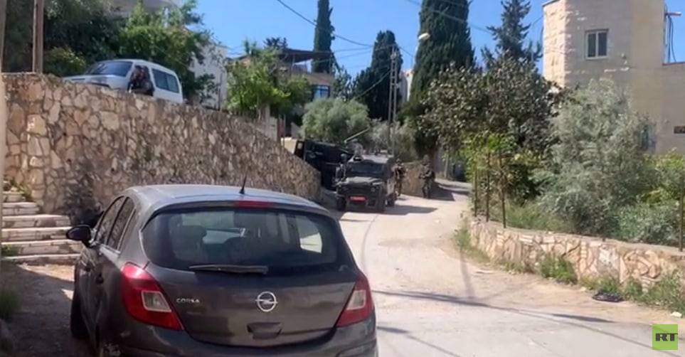 الجيش الإسرائيلي يقتحم بلدة رمانه ويداهم منزلي منفذي عملية إلعاد (فيديو +صورة)