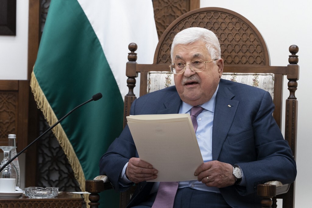 عباس يصدر قرارا برفع العلم الفلسطيني فوق المؤسسات الحكومية في ذكرى النكبة