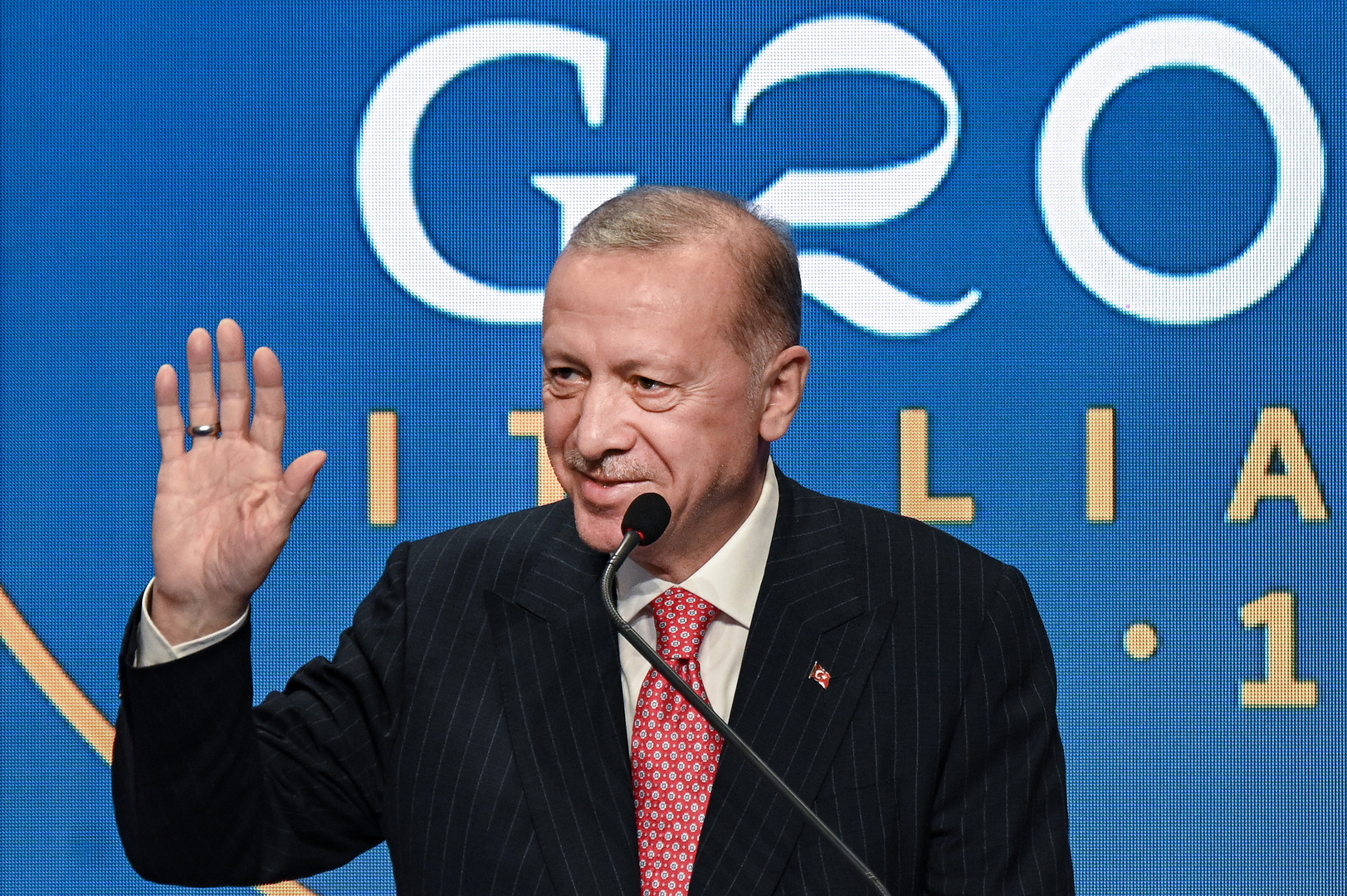أردوغان يتصل بولي العهد السعودي مطمئنا على صحة والده