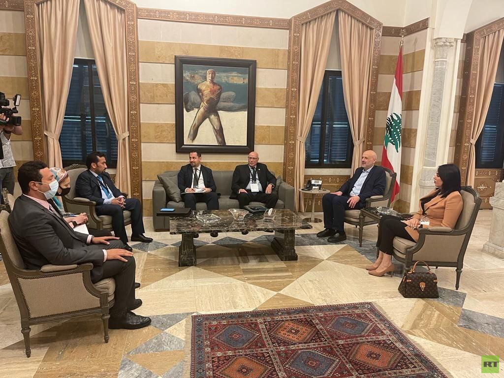 رئيس بعثة الجامعة العربية يلتقي وزير الداخلية اللبناني