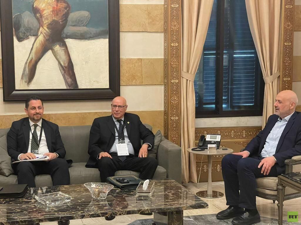 رئيس بعثة الجامعة العربية يلتقي وزير الداخلية اللبناني