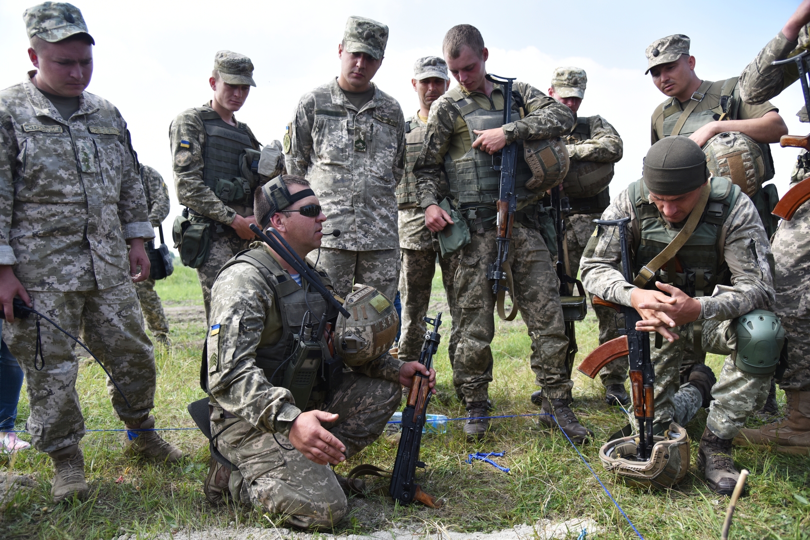 جنود أوكرانيون يفضحون ممارسات جيشهم ويدعون زملاءهم إلى إلقاء السلاح (فيديو)