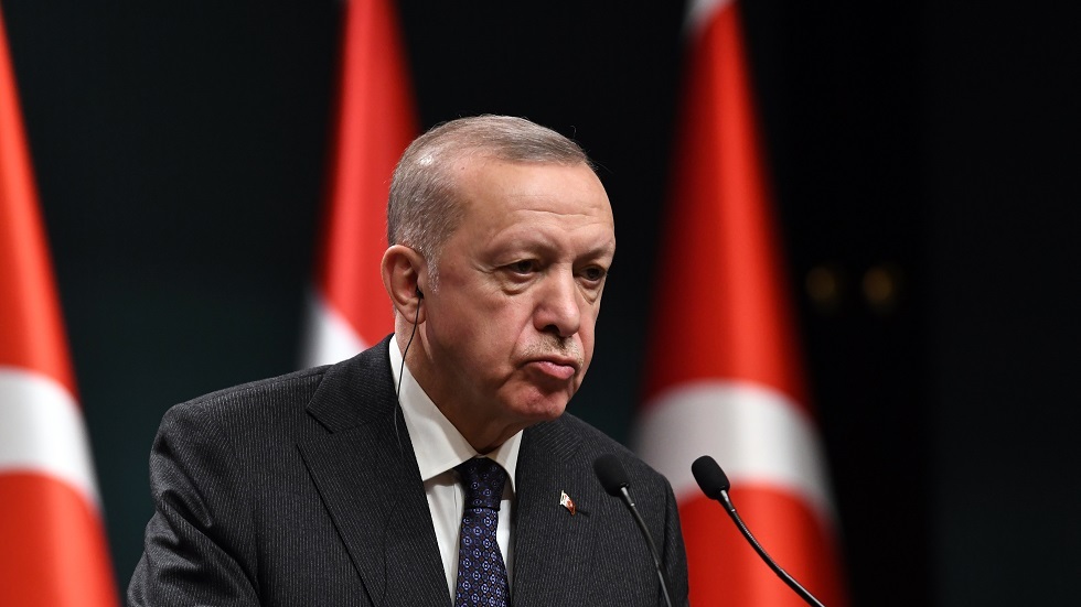 السفير التركي السابق لدى روسيا: أردوغان بتصريحاته كمن يكشف الأوراق في لعبة 