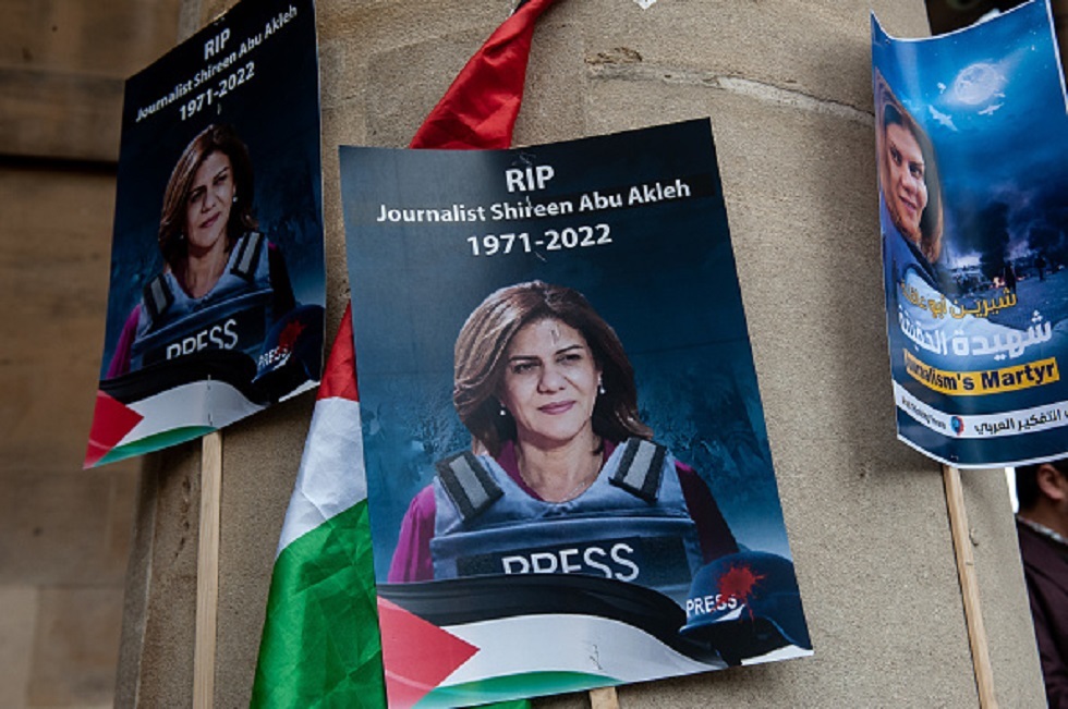 العاهل الأردني يعزي أسرة الصحفية الراحلة شيرين أبو عاقلة ويدين الجريمة بحقها