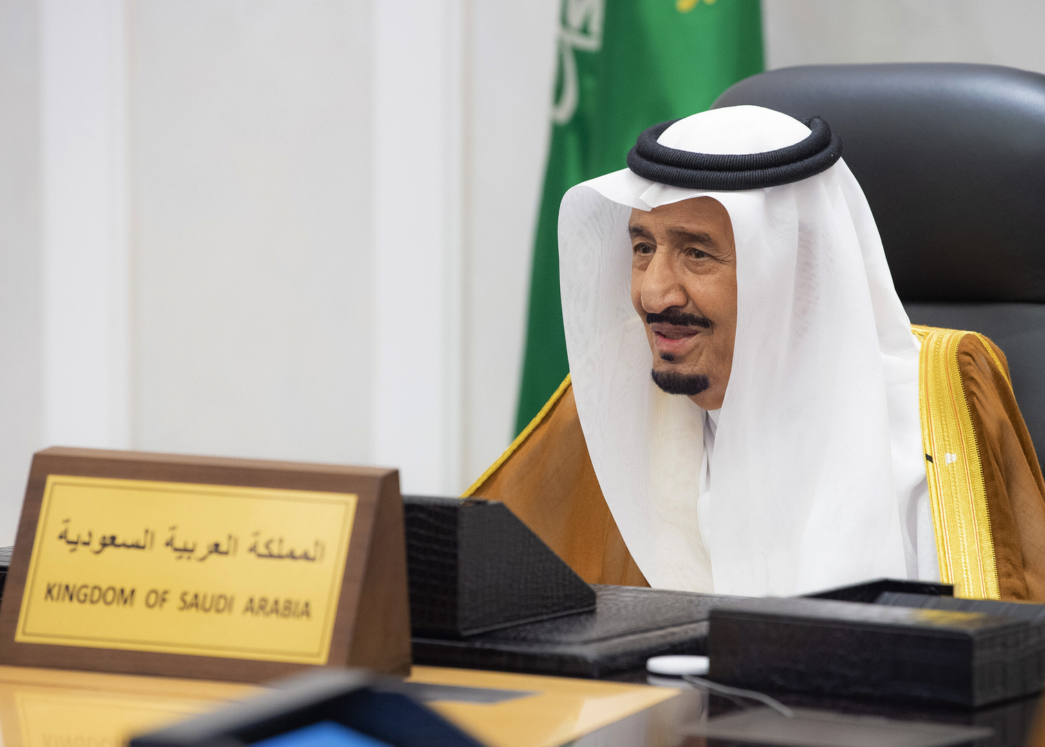 مواقع التواصل تضج بفيديو خروج الملك السعودي من المستشفى ورسالة منه للمواطنين وقادة الدول (فيديو)