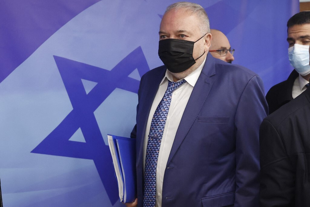 ليبرمان: على الوزراء الإسرائيليين مقاطعة محمود عباس
