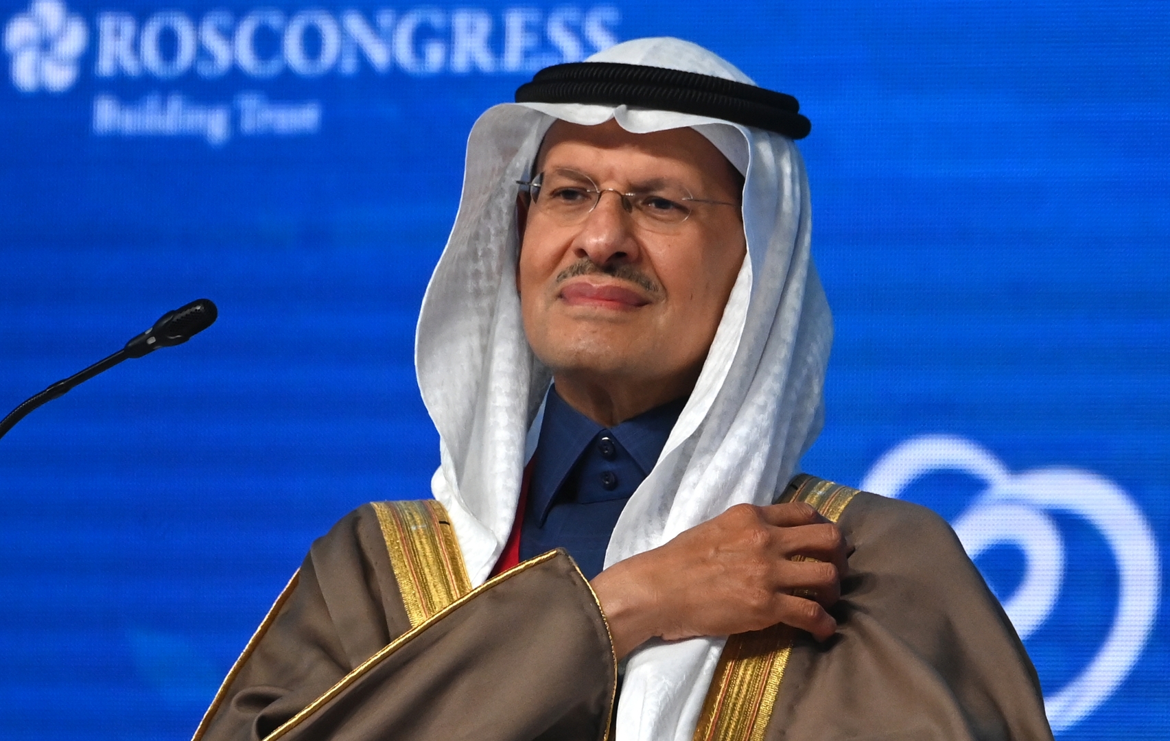بواسطة 3 صور.. الأمير عبدالعزيز بن سلمان يكشف عن مشكلة ملموسة في أسواق النفط
