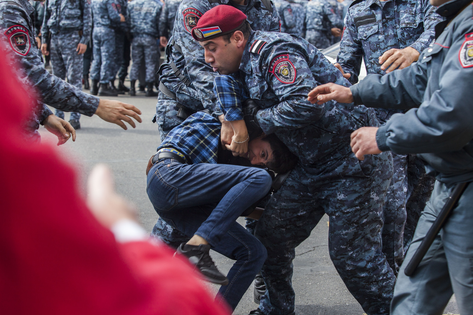يريفان.. اعتقال 300 شخص في احتجاجات مناهضة للحكومة