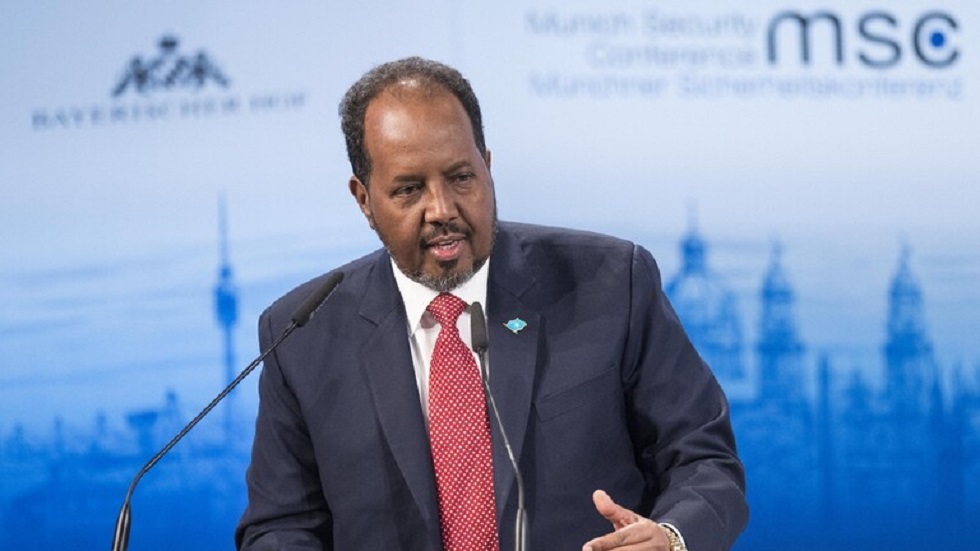 رئيس الصومال يشيد بقرار عودة الوجود العسكري الأمريكي إلى بلاده