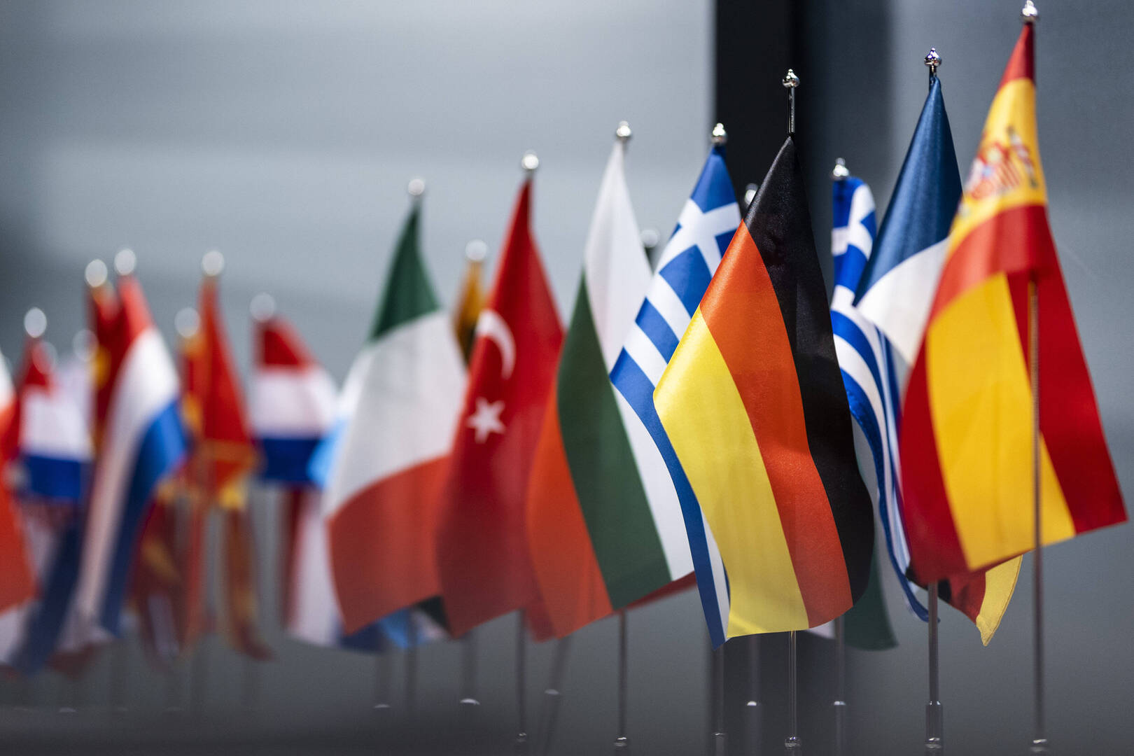 السويد وفنلندا تقدمان رسميا طلب الانضمام إلى الناتو اليوم