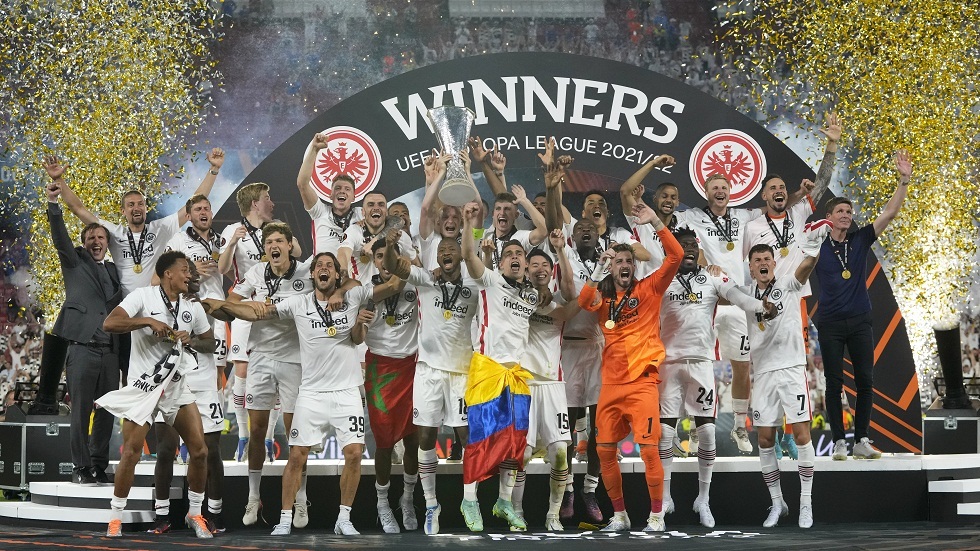 آينتراخت فرانكفورت الألماني يرفع كأس الدوري الأوروبي للمرة الثانية في تاريخه (فيديو)