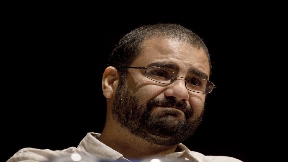 بعد 48 يوما من إضرابه عن الطعام.. أسرة الناشط المصري عبد الفتاح تؤكد نقله إلى سجن جديد