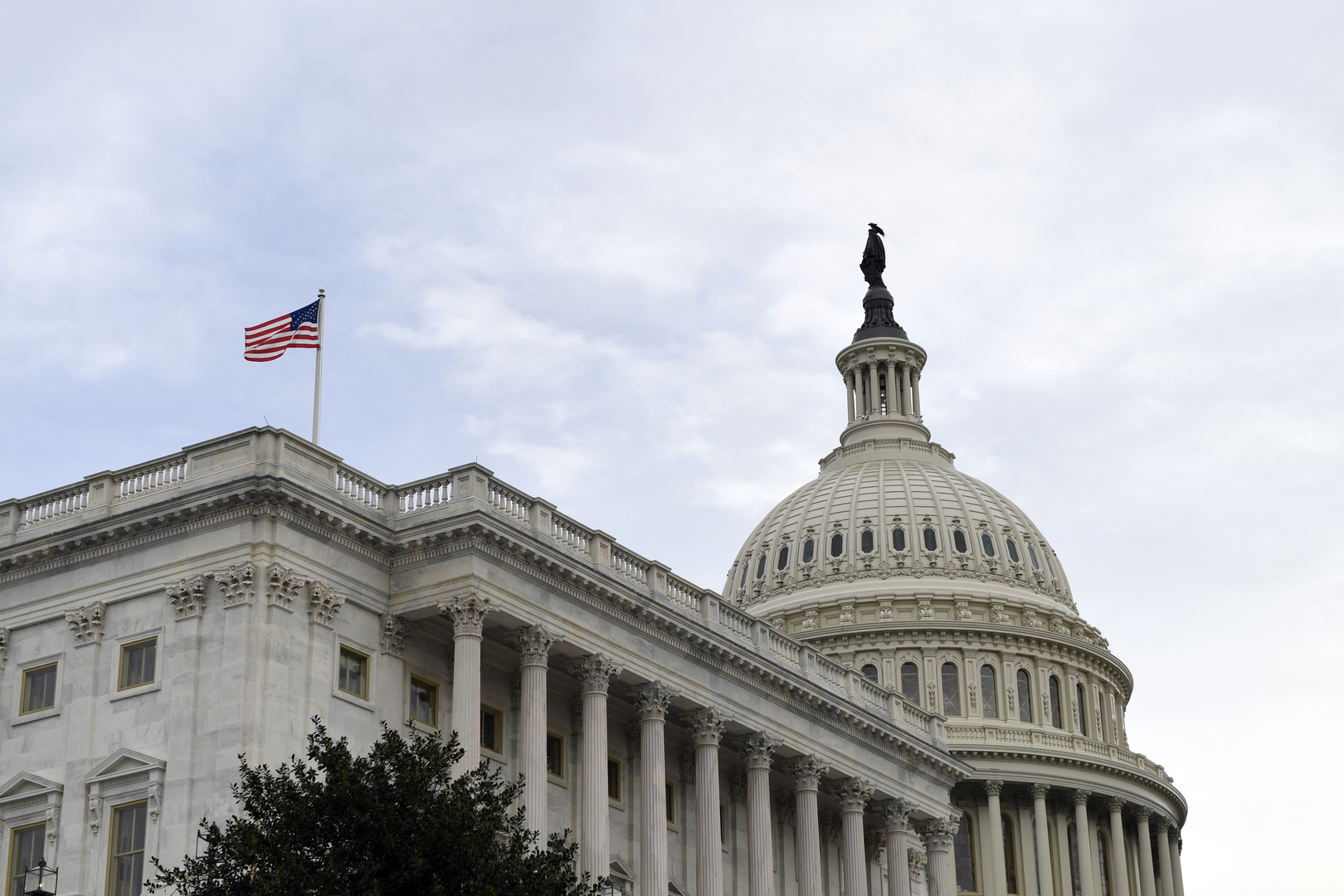 مجلس الشيوخ الأمريكي يصادق على تخصيص 40 مليار دولار لمساعدة أوكرانيا