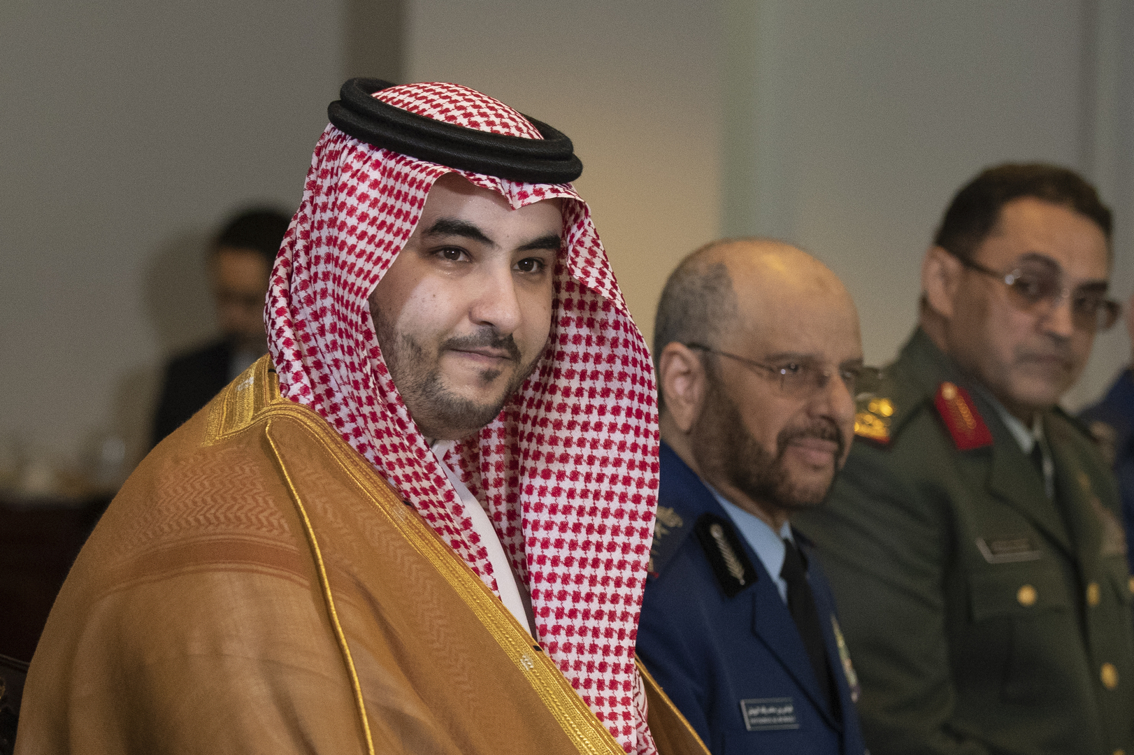 الأمير خالد بن سلمان يدعو للضغط الأممي على الحوثيين لفتح طرق تعز