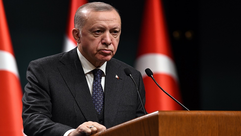 أردوغان يدعو السويد لإنهاء الدعم السياسي والمالي لـ