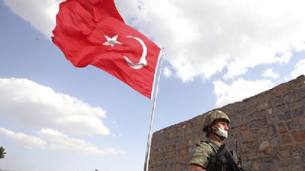 مراسلنا: مقتل عراقي بقصف صاروخي استهدف قاعدة عسكرية تركية شمالي العراق