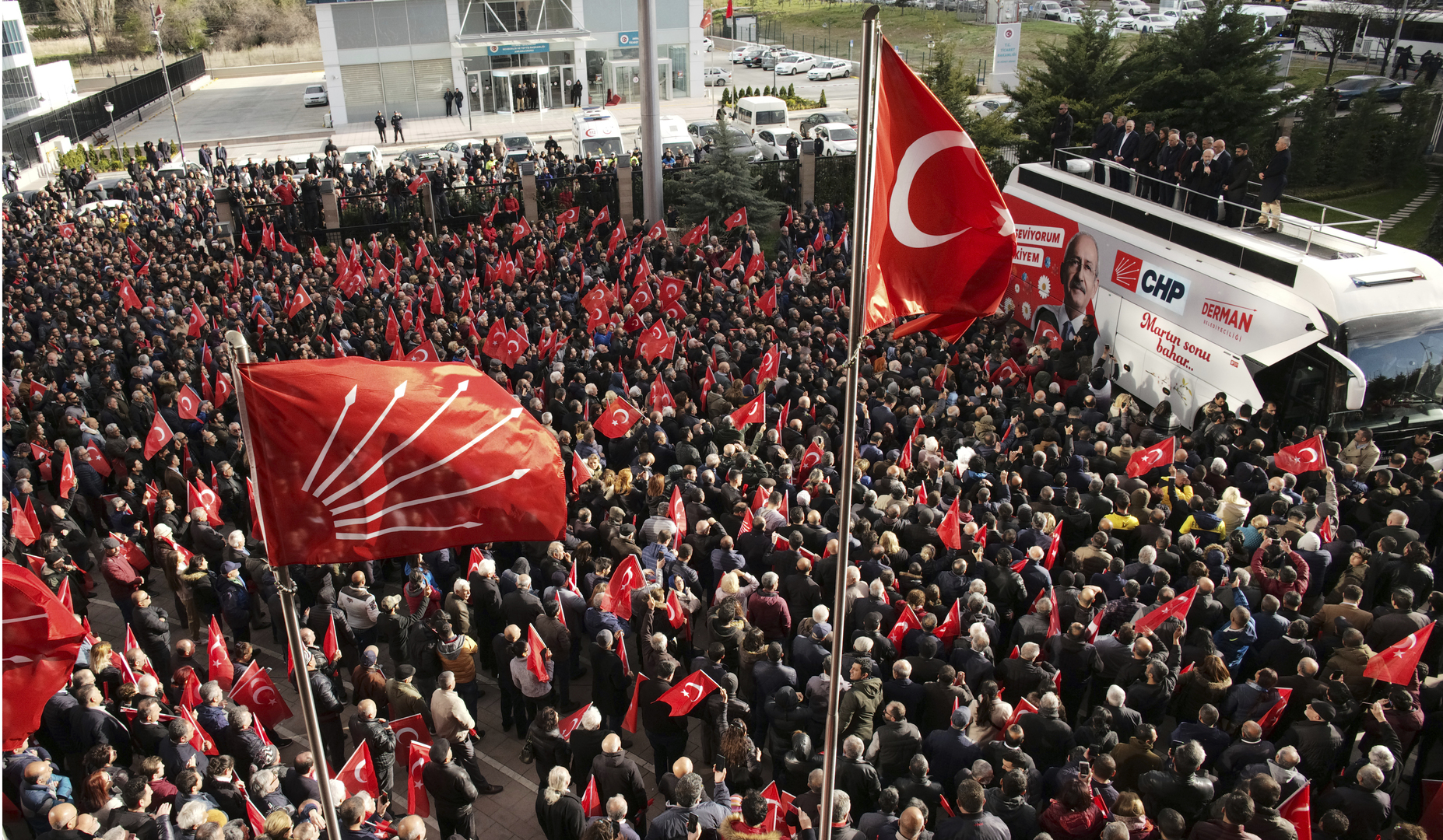 صحيفة تركية: الآلاف يحتجون في إسطنبول على إدانة مسؤولة في المعارضة