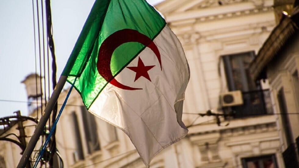 الجيش الجزائري يحذر من 