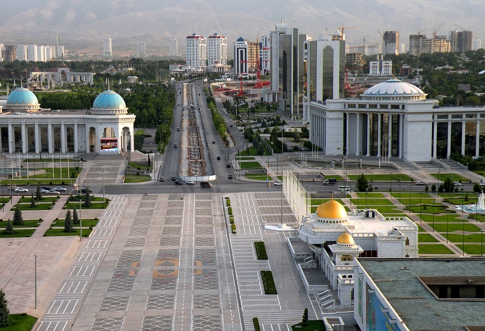 إقامة نصب تذكاري في تركمانستان لحصان الرئيس السابق بيردي محمدوف