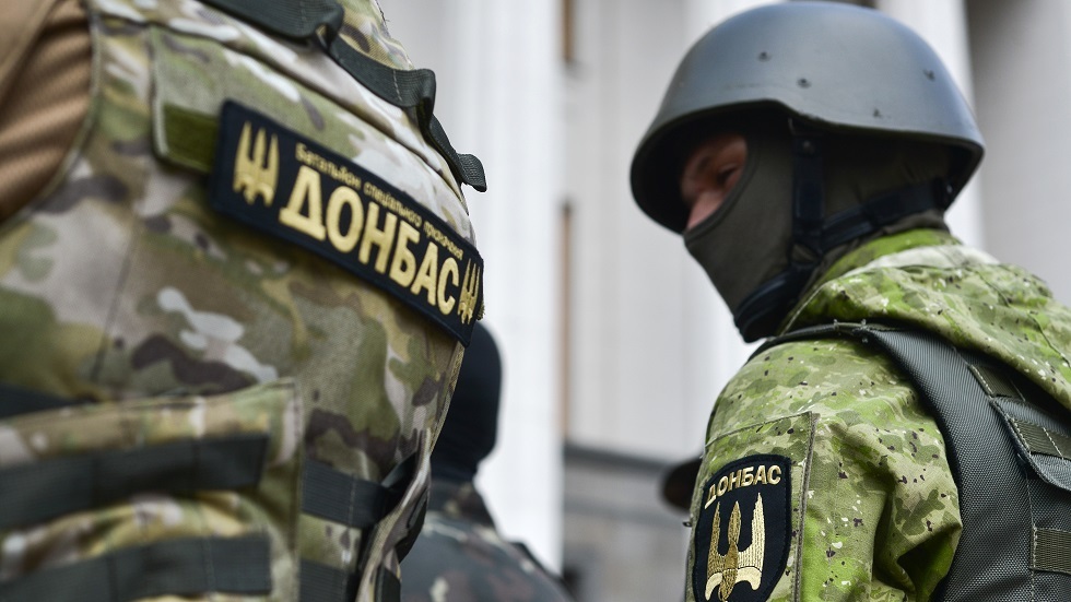 استسلام 7 من القوميين المتطرفين الأوكرانيين في لوغانسك