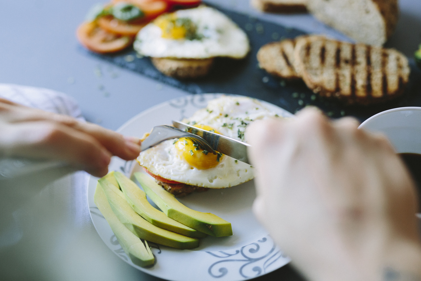 كيف يمكن أن يعزز تناول البيض صحة القلب؟