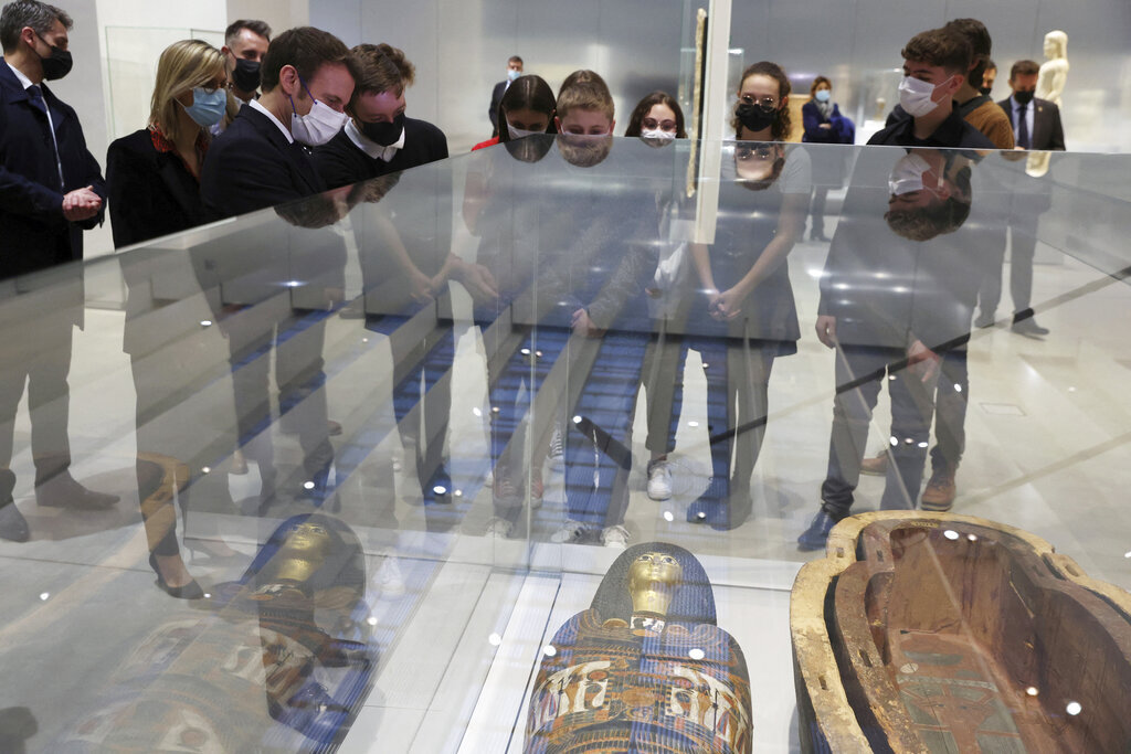 اتهام المدير السابق لمتحف اللوفر الفرنسي بتهريب آثار مصرية
